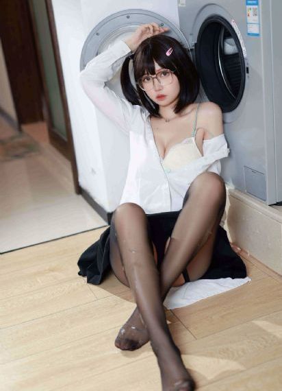 日韩时尚中长卷发发型_午夜激情