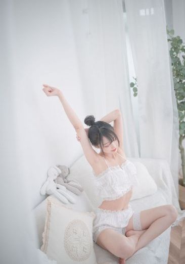 黑白欧美气质女生头像_4K免费观看最新